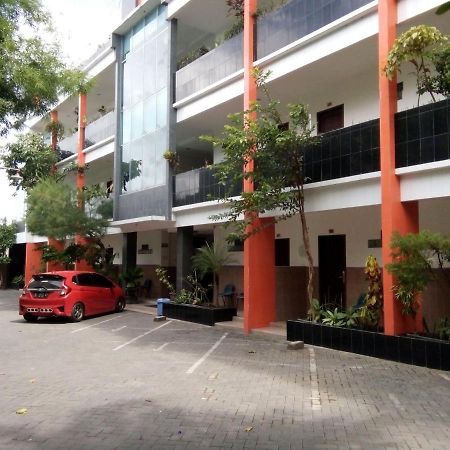 Hotel Surakarta Tulungagung Dış mekan fotoğraf