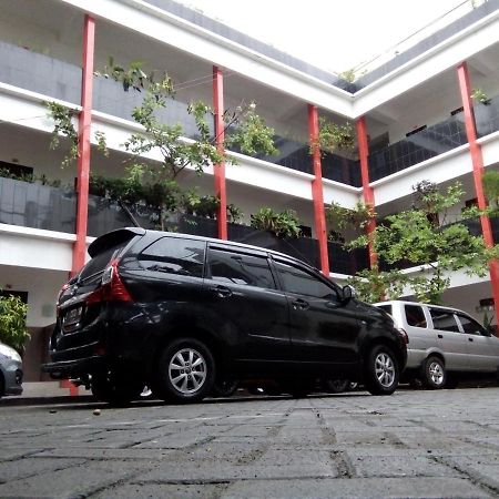 Hotel Surakarta Tulungagung Dış mekan fotoğraf
