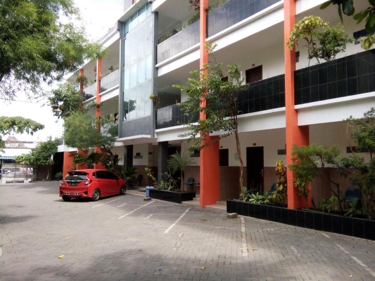 Hotel Surakarta Tulungagung Dış mekan fotoğraf