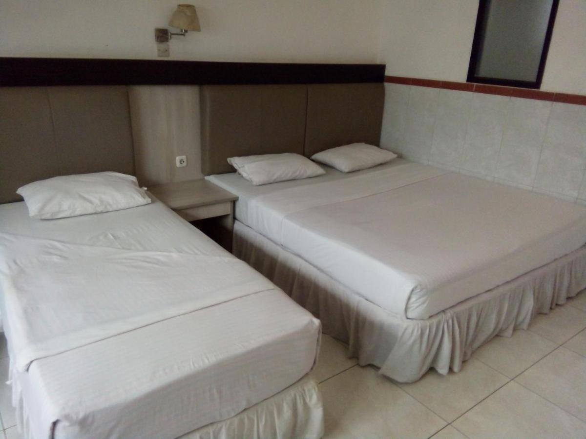 Hotel Surakarta Tulungagung Dış mekan fotoğraf