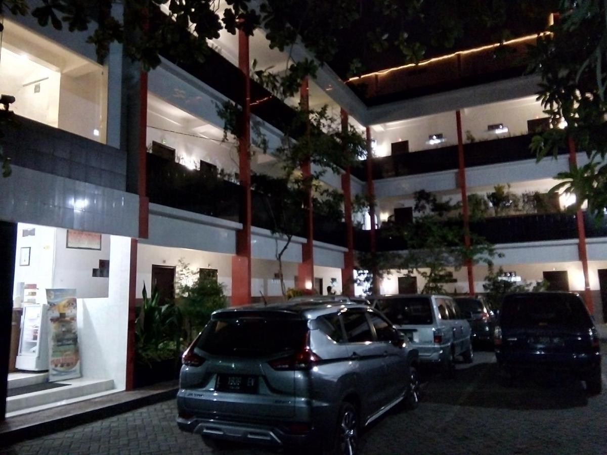 Hotel Surakarta Tulungagung Dış mekan fotoğraf
