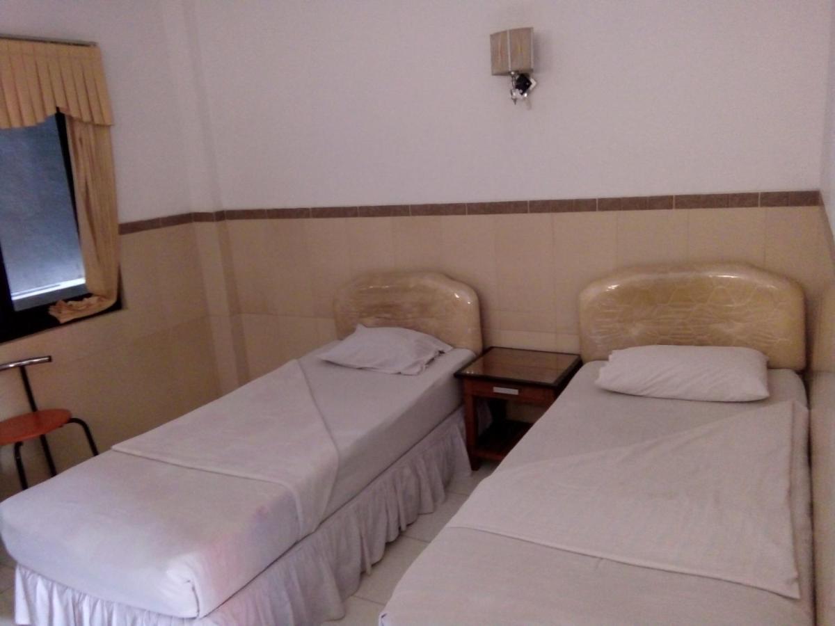 Hotel Surakarta Tulungagung Dış mekan fotoğraf