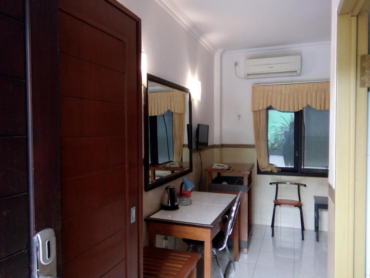 Hotel Surakarta Tulungagung Dış mekan fotoğraf